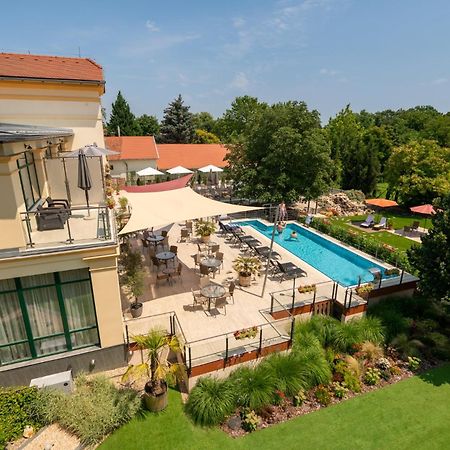 Elizabeth Hotel Дьюла Экстерьер фото