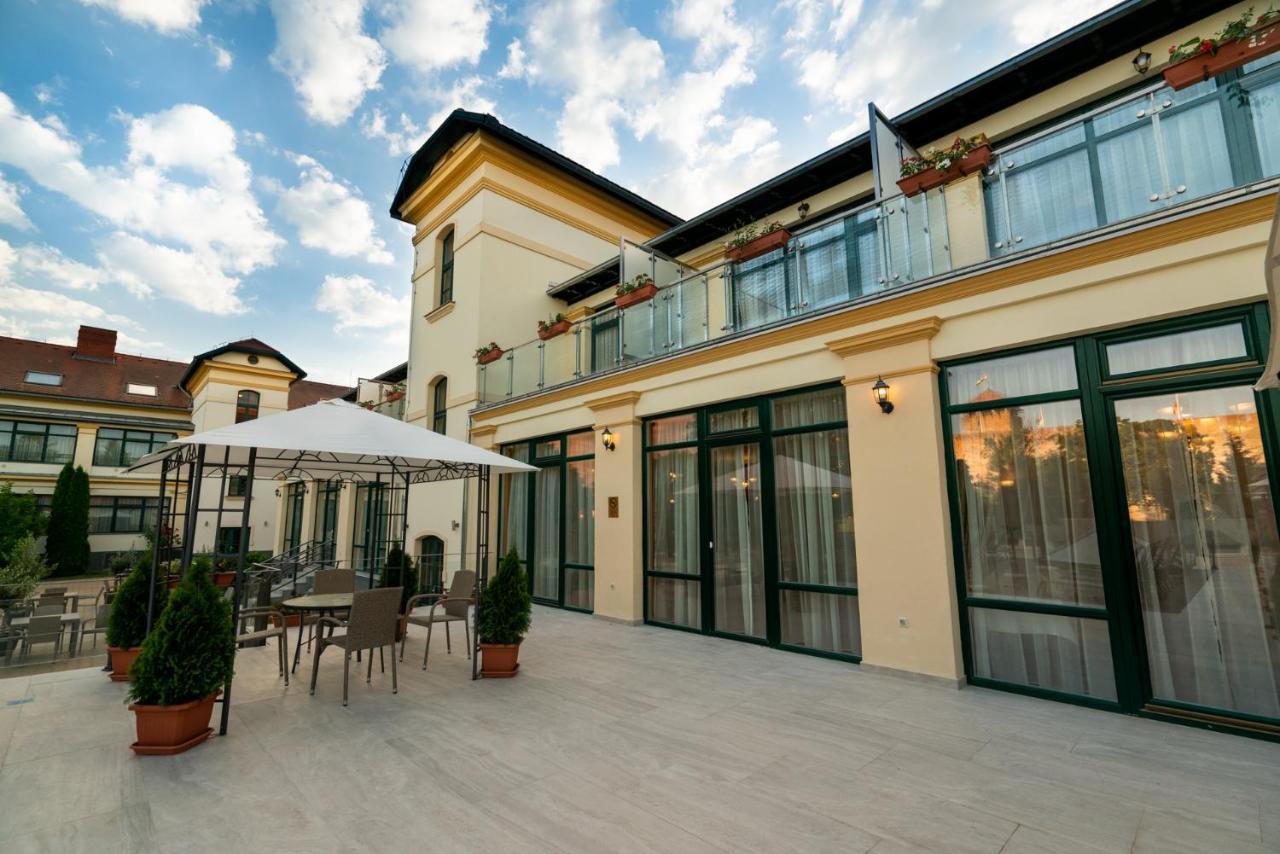Elizabeth Hotel Дьюла Экстерьер фото
