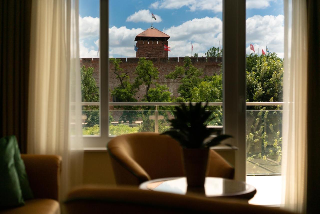 Elizabeth Hotel Дьюла Экстерьер фото