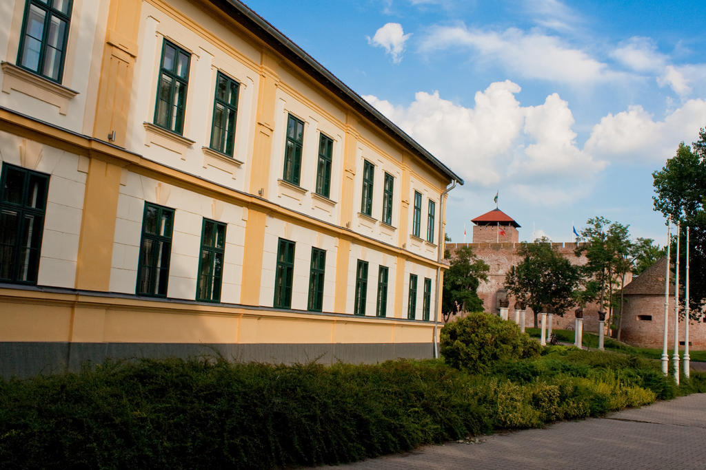 Elizabeth Hotel Дьюла Экстерьер фото