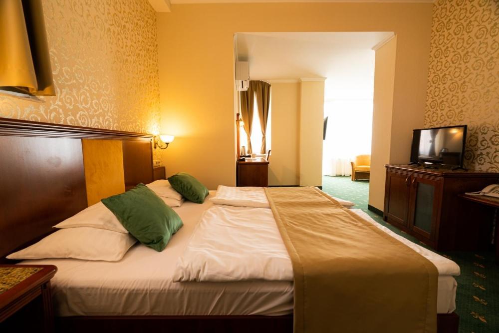 Elizabeth Hotel Дьюла Экстерьер фото