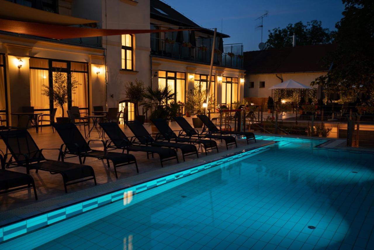 Elizabeth Hotel Дьюла Экстерьер фото