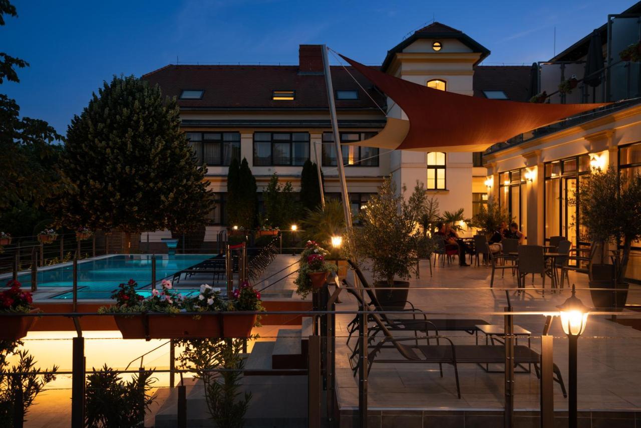 Elizabeth Hotel Дьюла Экстерьер фото