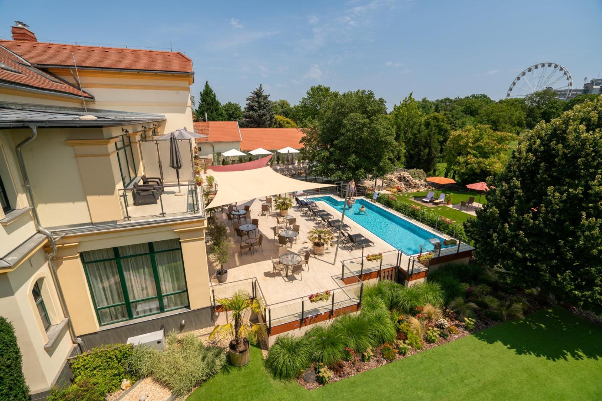 Elizabeth Hotel Дьюла Экстерьер фото