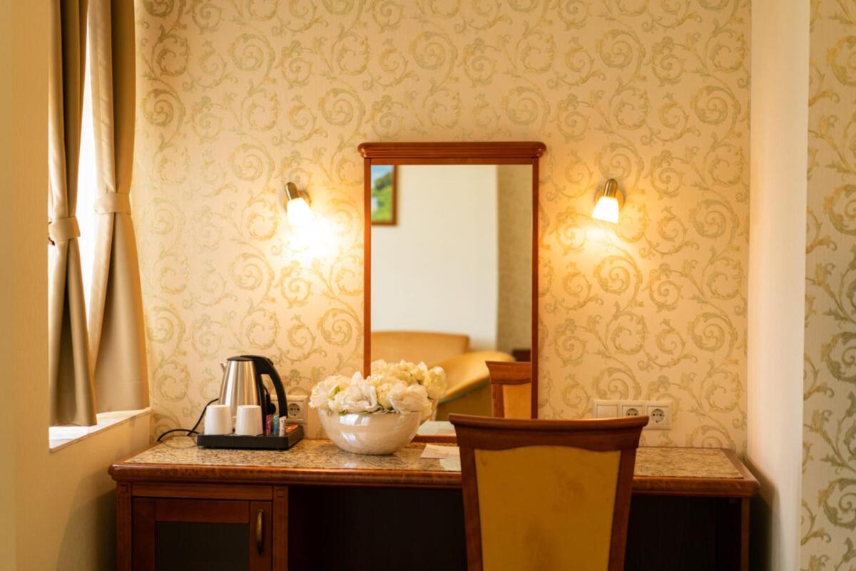 Elizabeth Hotel Дьюла Экстерьер фото