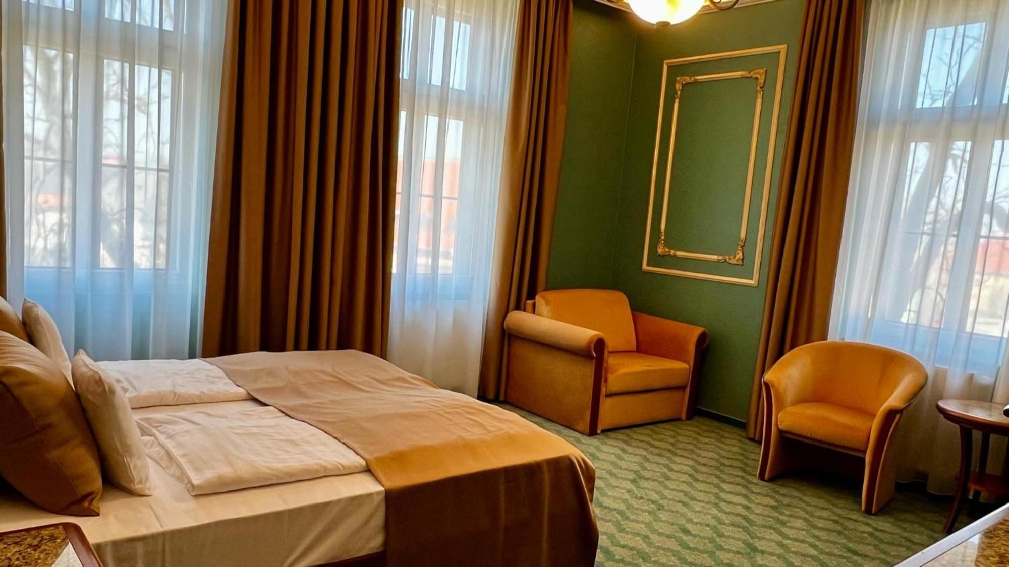 Elizabeth Hotel Дьюла Экстерьер фото