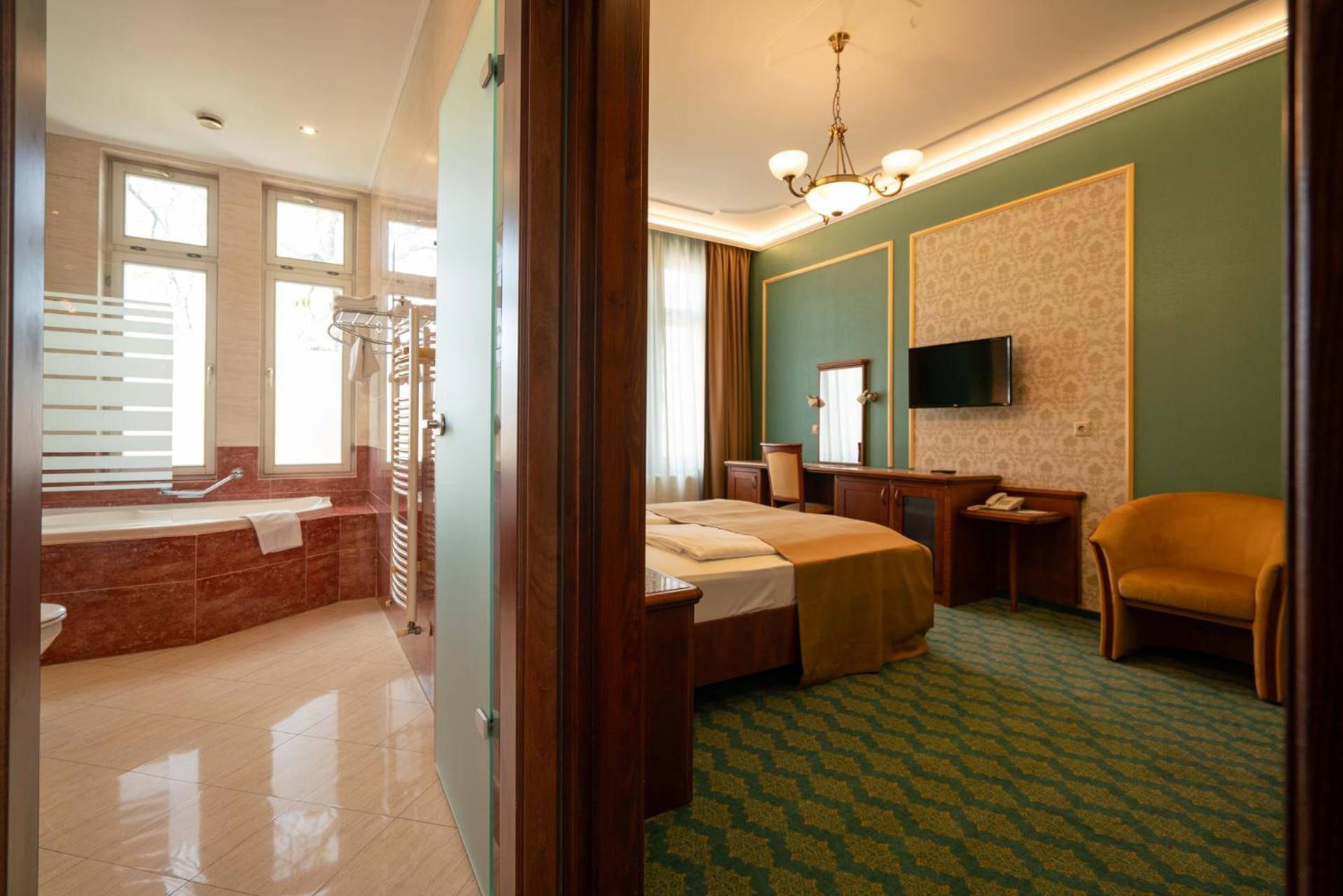Elizabeth Hotel Дьюла Экстерьер фото