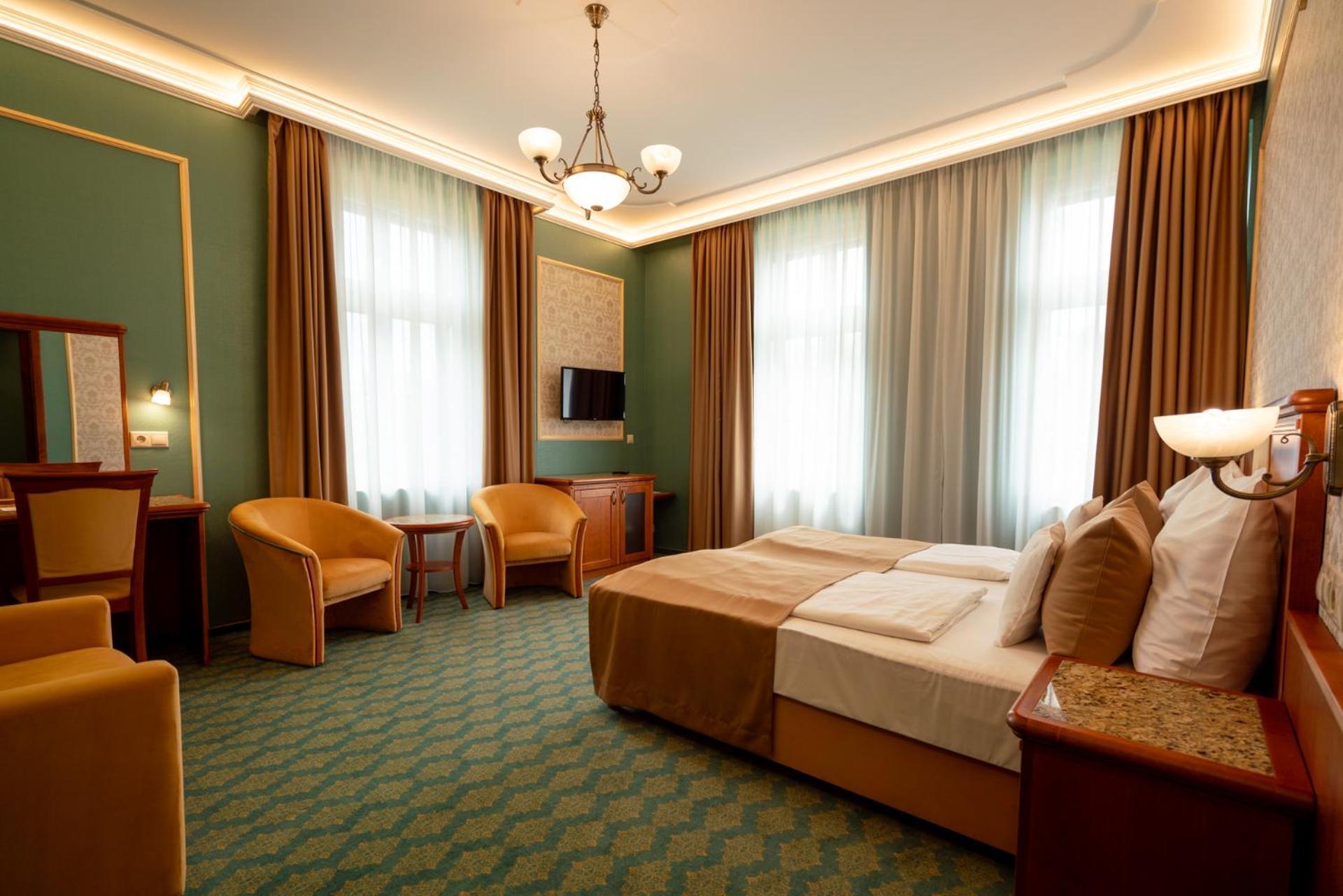 Elizabeth Hotel Дьюла Экстерьер фото
