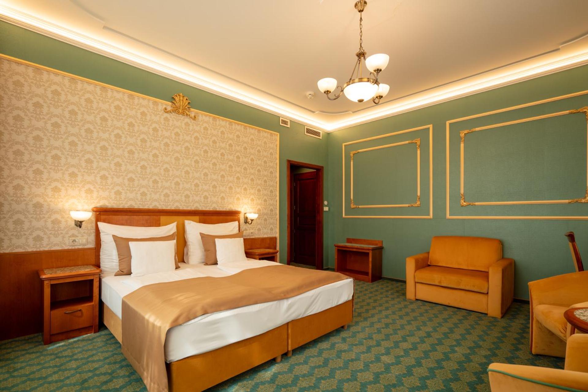 Elizabeth Hotel Дьюла Экстерьер фото