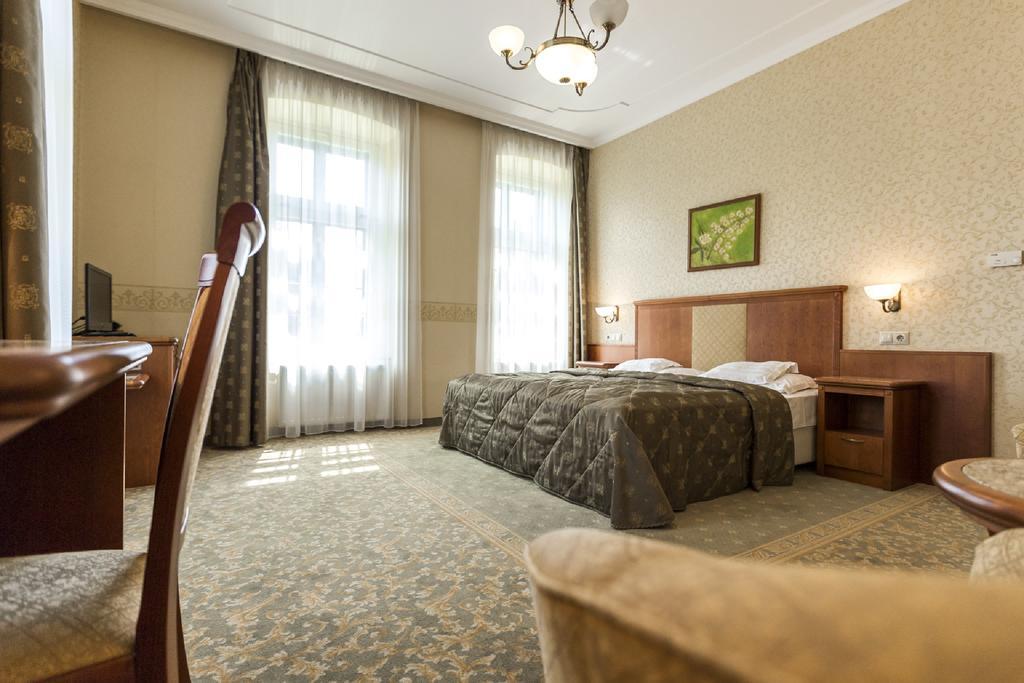 Elizabeth Hotel Дьюла Экстерьер фото